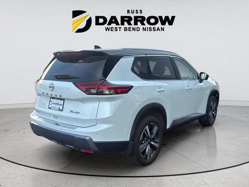 Everest White Pearl/Super Black 2024 Nissan Rogue SL
