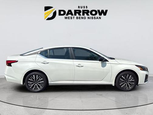 Pearl White Tricoat 2026 Nissan Altima 2.5 SV