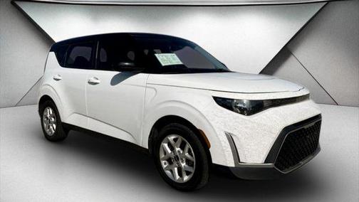 Clear White w/Black Roof 2023 Kia Soul S