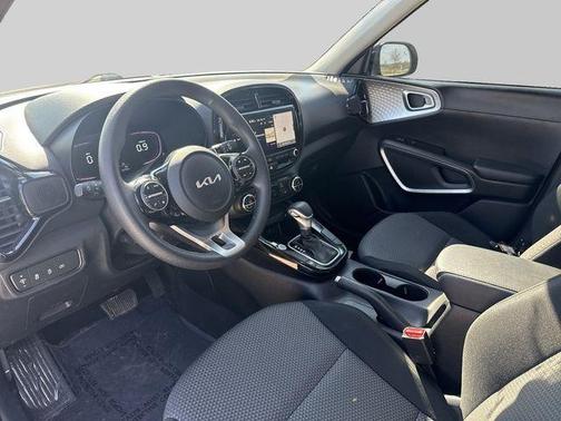 Clear White w/Black Roof 2023 Kia Soul S