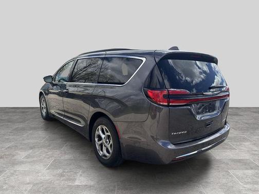 Granite Crystal Metallic Clearcoat 2022 Chrysler Pacifica Limited