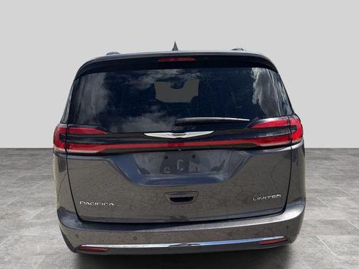 Granite Crystal Metallic Clearcoat 2022 Chrysler Pacifica Limited