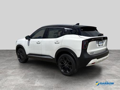 Aspen White Tricoat/Super Black 2026 Nissan Kicks SR