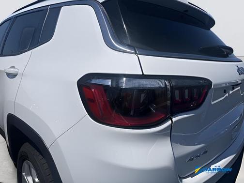 Bright White Clearcoat 2025 Jeep Compass Latitude
