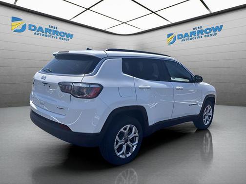 Bright White Clearcoat 2025 Jeep Compass Latitude