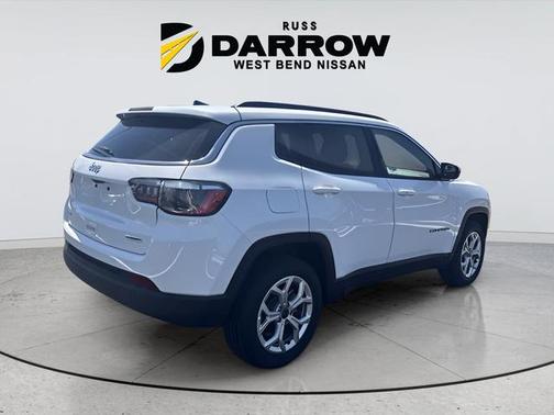 Bright White Clearcoat 2025 Jeep Compass Latitude
