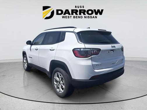 Bright White Clearcoat 2025 Jeep Compass Latitude