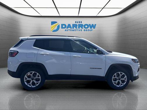 Bright White Clearcoat 2025 Jeep Compass Latitude