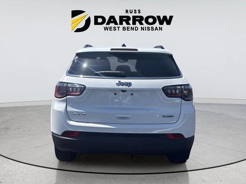 Bright White Clearcoat 2025 Jeep Compass Latitude