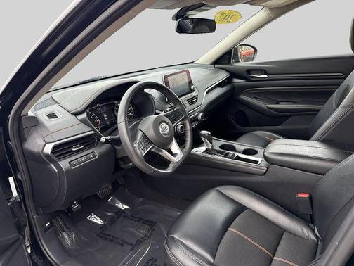 Super Black Clearcoat 2022 Nissan Altima SR FWD