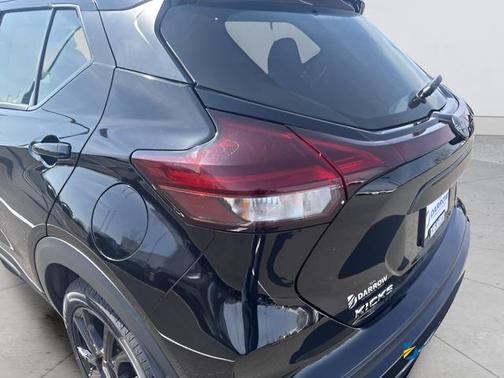 Super Black 2023 Nissan Kicks SR