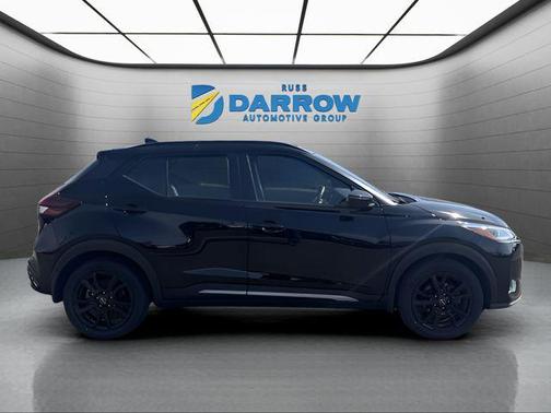 Super Black 2023 Nissan Kicks SR