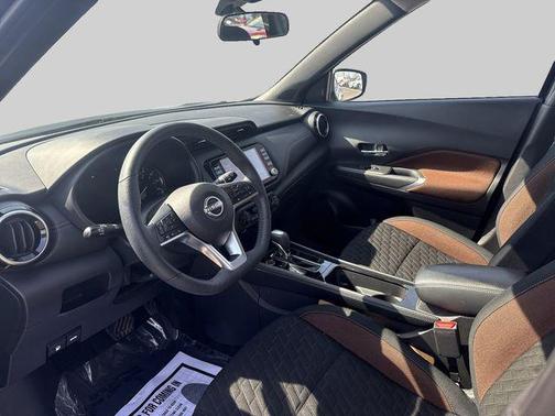 Super Black 2023 Nissan Kicks SR