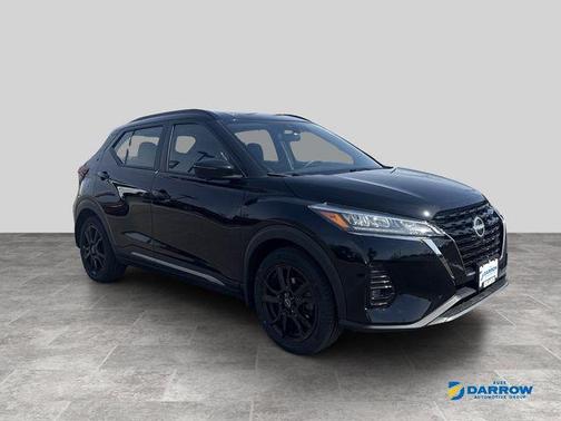 Super Black 2023 Nissan Kicks SR