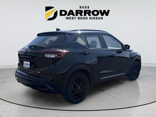 Super Black 2023 Nissan Kicks SR