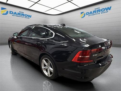 2018 Volvo S90 T5 Momentum