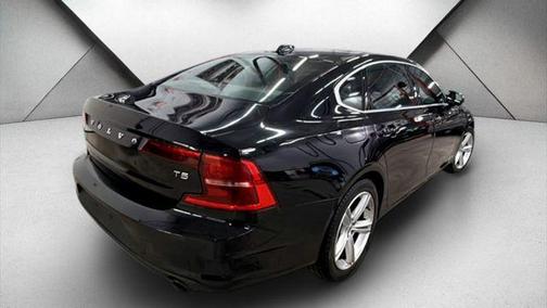 Onyx Black Metallic 2018 Volvo S90 T5 Momentum