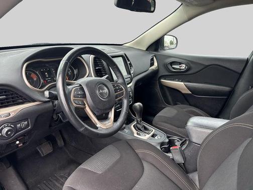Granite Crystal Metallic Clearcoat 2017 Jeep Cherokee Latitude