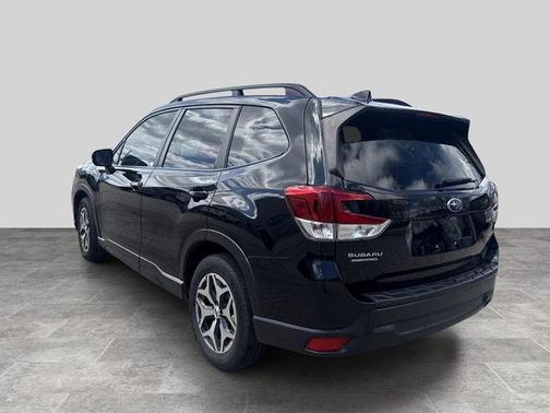 Crystal Black Silica 2021 Subaru Forester Premium