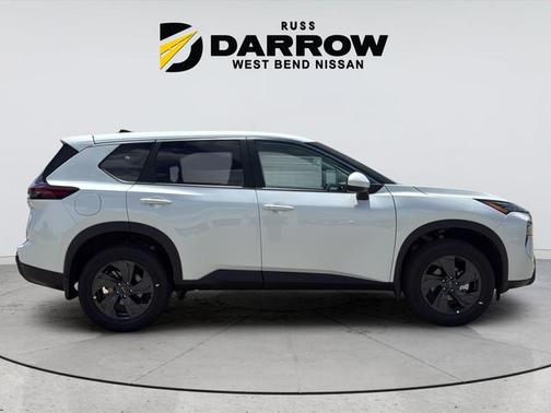 Everest White Pearl Tricoat 2026 Nissan Rogue SV