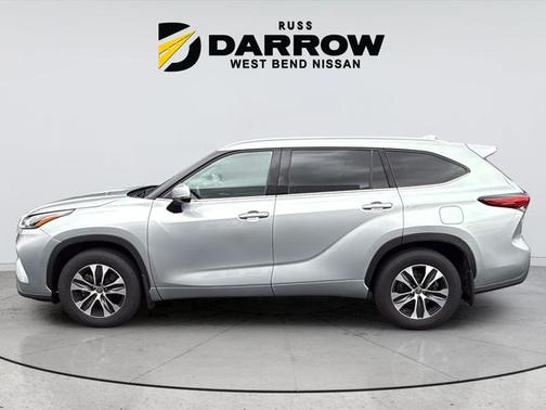 Celestial Silver Metallic 2022 Toyota Highlander XLE
