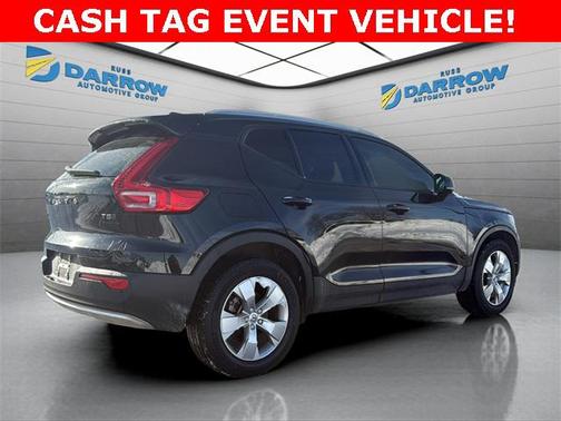 2022 Volvo XC40 T5 Momentum