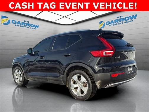 2022 Volvo XC40 T5 Momentum