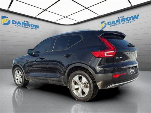 2022 Volvo XC40 T5 Momentum