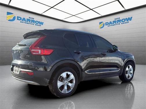 2022 Volvo XC40 T5 Momentum