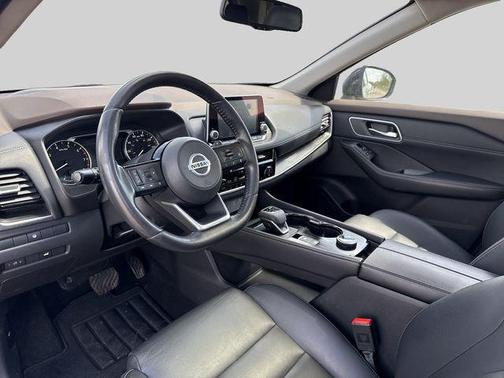 Champagne Silver Metallic/Super Black 2021 Nissan Rogue SL