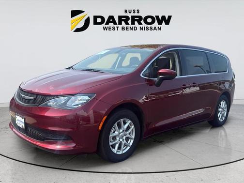 Velvet Red Pearlcoat 2022 Chrysler Voyager LX