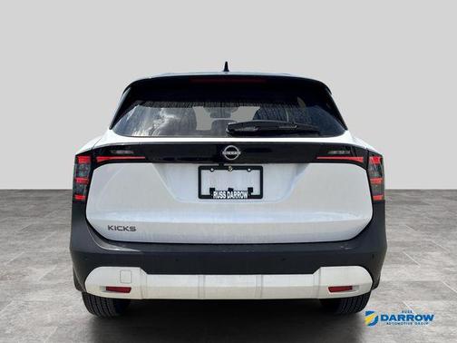 Aspen White Tricoat/Super Black 2025 Nissan Kicks SV