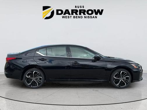 Super Black Clearcoat 2026 Nissan Altima SR AWD