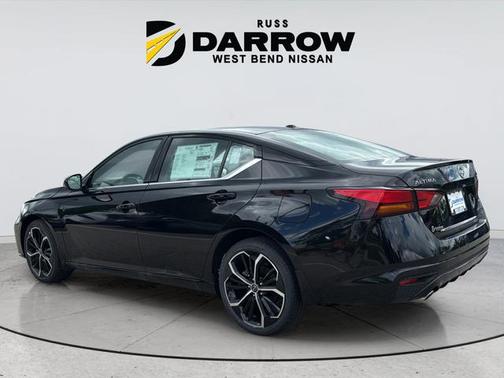 Super Black Clearcoat 2026 Nissan Altima SR AWD