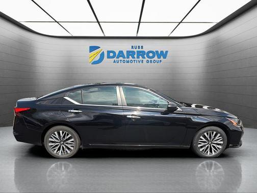 Super Black Clearcoat 2024 Nissan Altima 2.5 SV