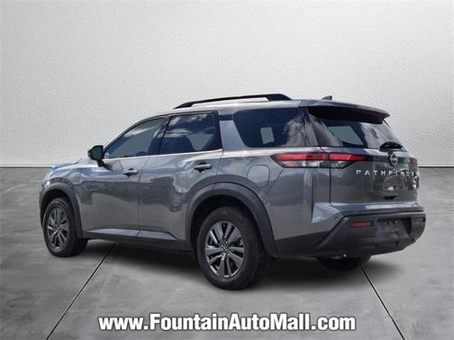 2023 Nissan Pathfinder SV