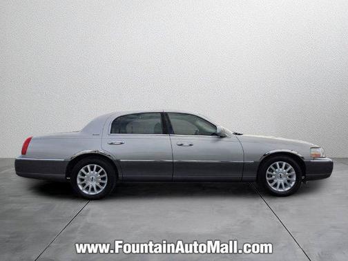 Silver Birch Clearcoat Metallic 2006 Lincoln Town Car Signature