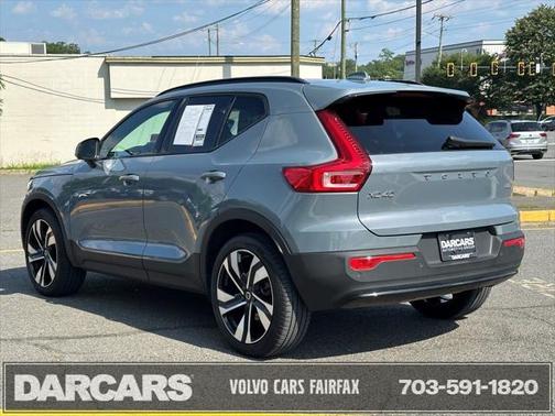 2023 Volvo XC40 B5 Plus Dark Theme