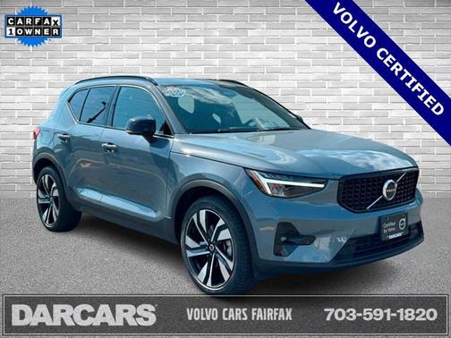 2023 Volvo XC40 B5 Plus Dark Theme