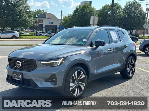 2023 Volvo XC40 B5 Plus Dark Theme