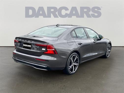 2023 Volvo S60 Recharge Plug-In Hybrid T8 Ultimate Dark Theme