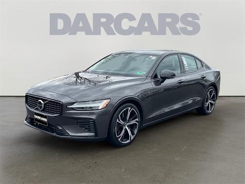 2023 Volvo S60 Recharge Plug-In Hybrid T8 Ultimate Dark Theme