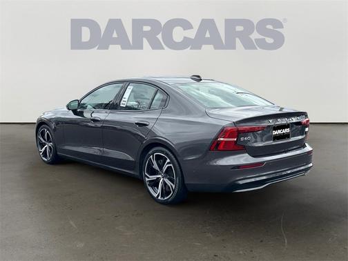 2023 Volvo S60 Recharge Plug-In Hybrid T8 Ultimate Dark Theme