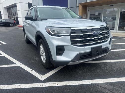 White Metallic 2025 Ford Explorer Active