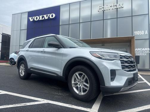 White Metallic 2025 Ford Explorer Active