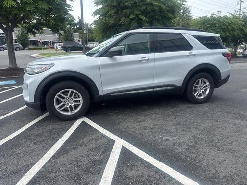 White Metallic 2025 Ford Explorer Active