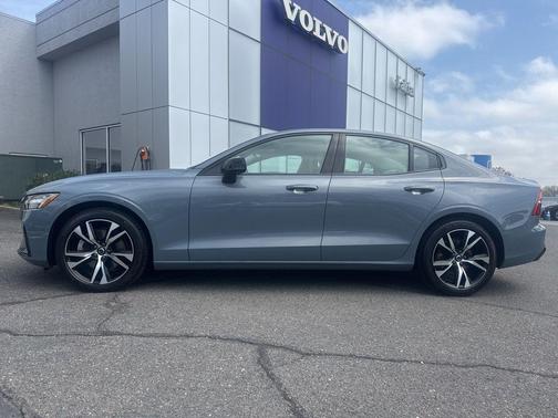 Thunder Grey Metallic 2024 Volvo S60 B5 Plus Dark Theme