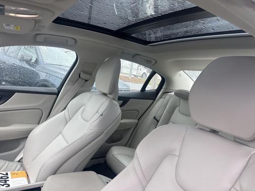 Thunder Grey Metallic 2024 Volvo S60 B5 Plus Dark Theme