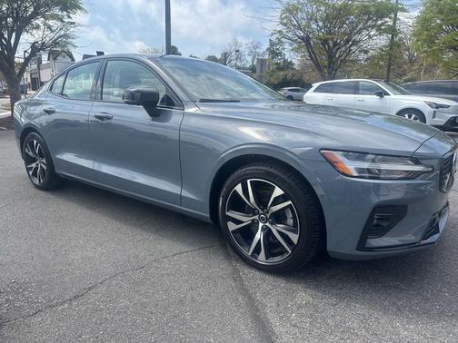 Thunder Grey Metallic 2024 Volvo S60 B5 Plus Dark Theme