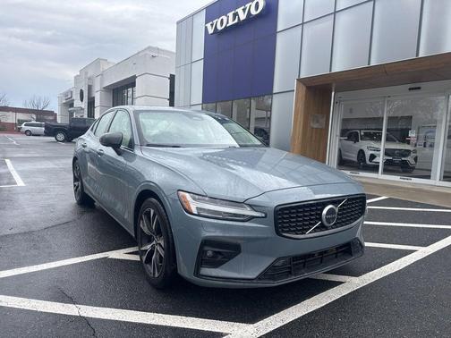 Thunder Grey Metallic 2024 Volvo S60 B5 Plus Dark Theme